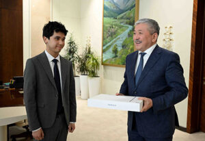 Глава кабмина поздравил Амиртая Бексултанова с поступлением в Стэнфорд