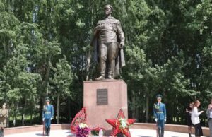 В Панфиловском торжественно открыли памятник