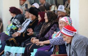 В КР стартовал месячник поддержки пожилых людей