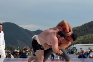 Спортсмен сборной КРодержал победу в соревнованиях по сумо
